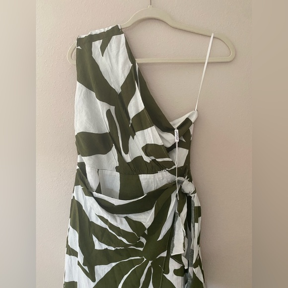 Petal & Pup Zara one shoulder midi dress - Olive Palm Size Medium - Picture 8 of 11